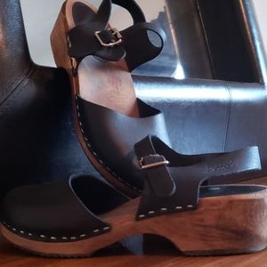Lotta from Stockholm black low clogs